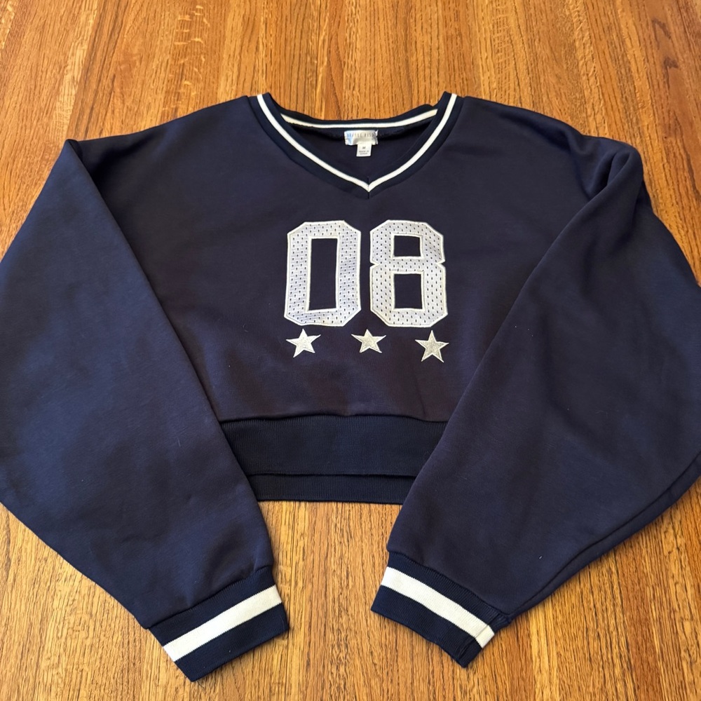 NWT Graphic 08 Sporty V-Neck Cropped Pullover Size Medium